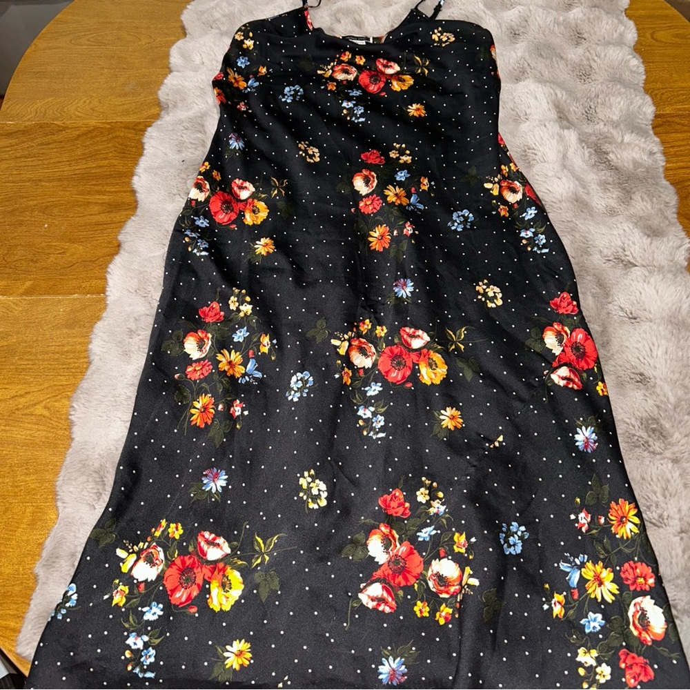 🌸 Black Floral Slip Dress – Size Medium (Midi Length) 🌸